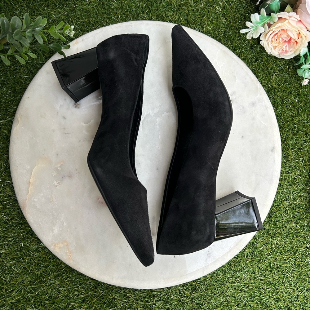 AGL women
Tracy Block Heel Pump black suede
$395 size 37.5 New - Picture 9 of 16